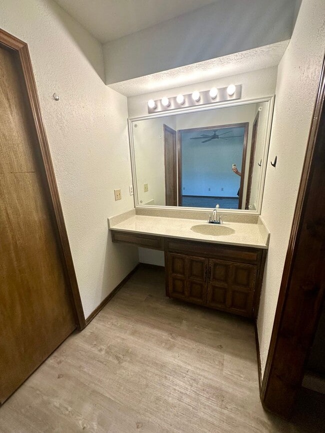 Building Photo - Spacious 3 Bedroom, 2 Bath Home!  Don't Mi...