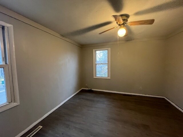 Building Photo - 608 E 4th St