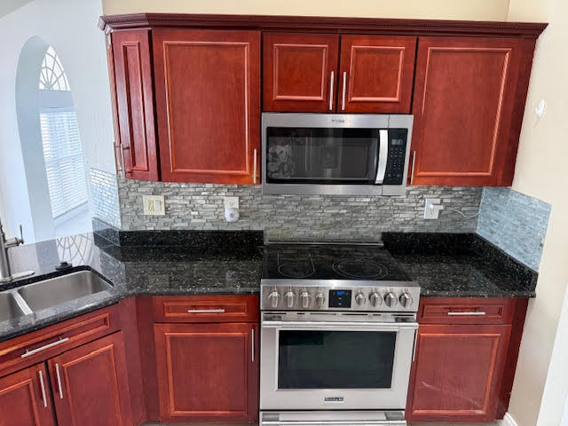 Building Photo - 2962 SW Coastal Terrace