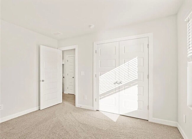 Building Photo - Beautiful 4/3 Available Now!