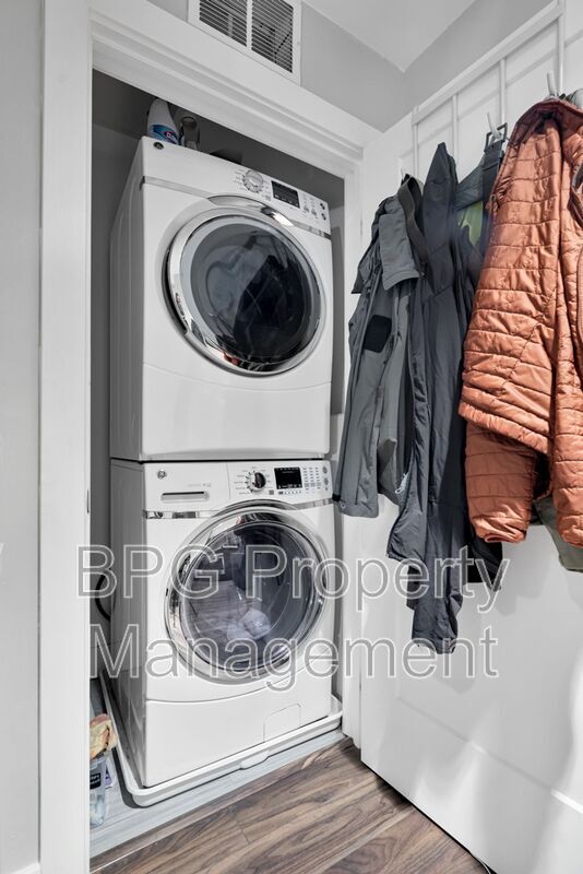 Building Photo - 1111 Oren St