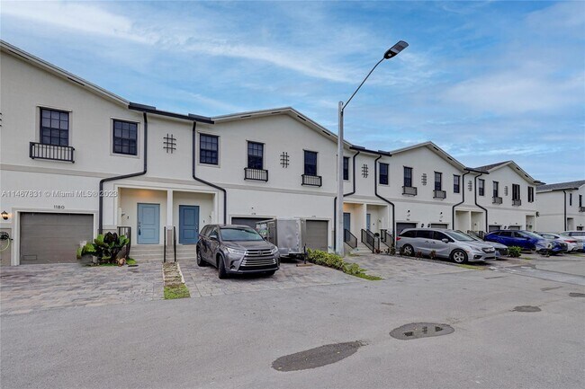 Building Photo - 1170 SW 7th Ct