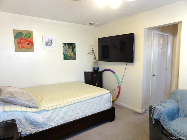 Building Photo - 902 S Lake Blvd