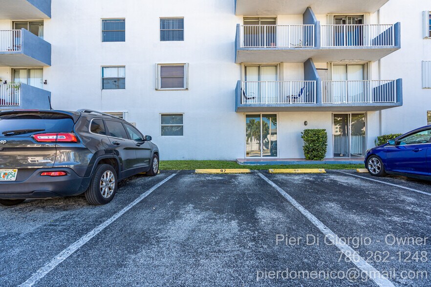 Building Photo - 1801 S Treasure Dr