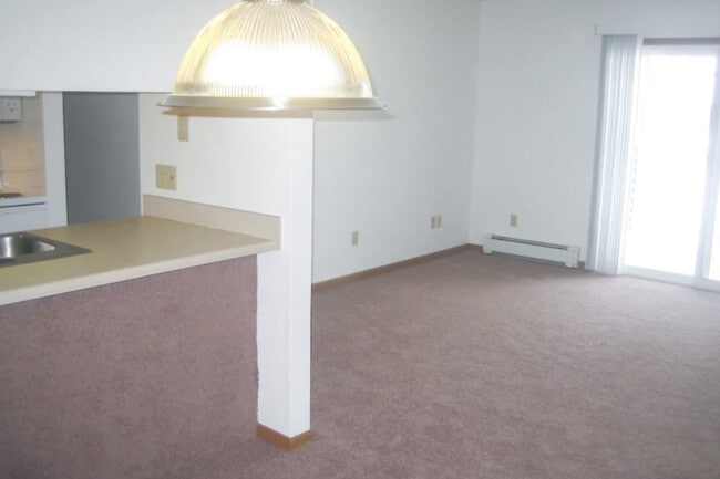 Building Photo - 405 Mayville Rd