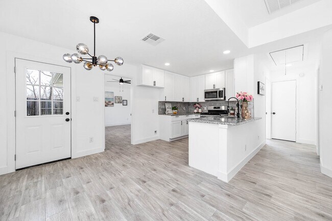 Building Photo - 5130 Riverwood Dr