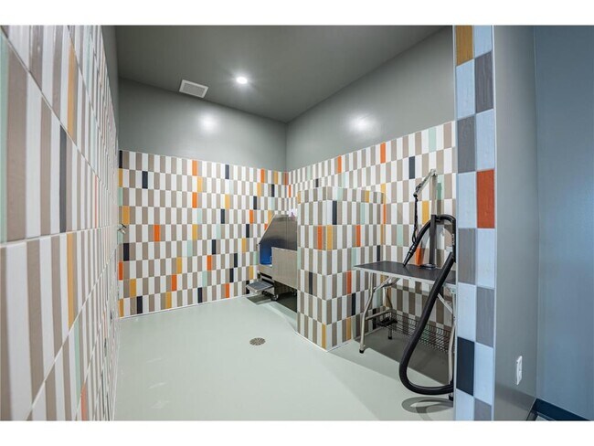 Building Photo - 640 Wisconsin Ave N