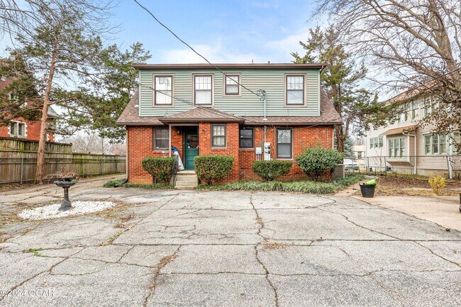 Building Photo - 415 S Jackson Ave