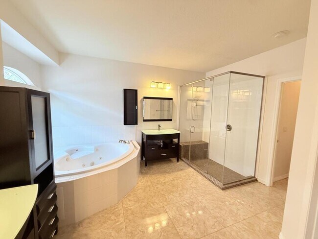 Building Photo - 8055 Glitter Ct