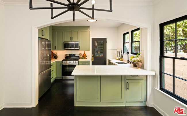 Building Photo - 1954 Hillcrest Rd