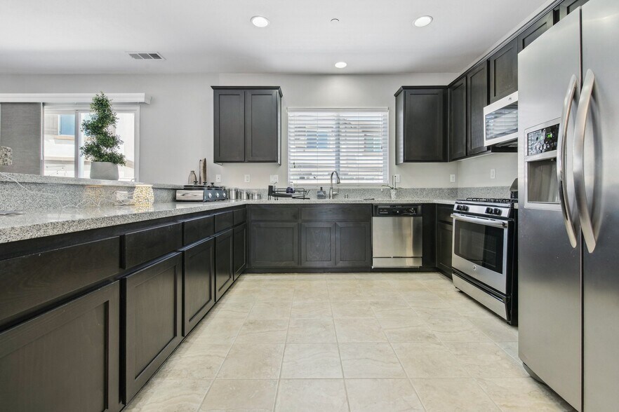 Building Photo - 6958 Stanza Ct