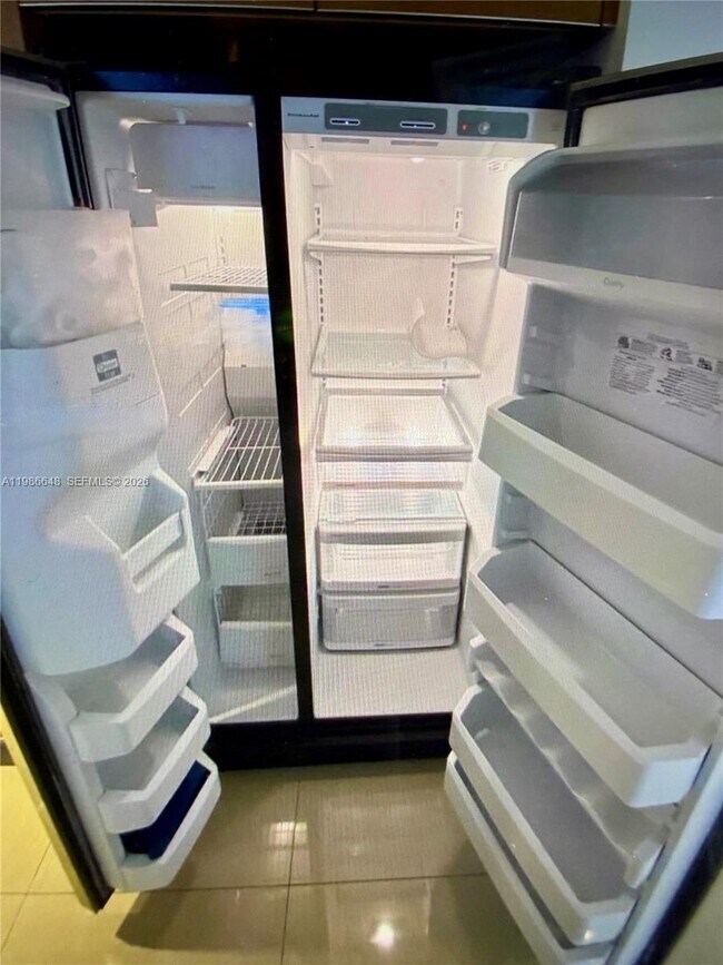 Building Photo - 1050 Brickell Ave