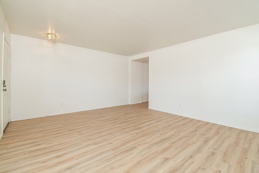 Building Photo - 7401 S 30th Ave