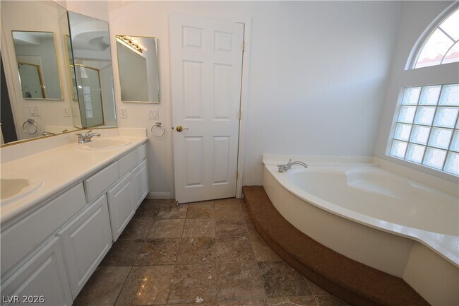 Building Photo - 554 Campus Oaks Ct