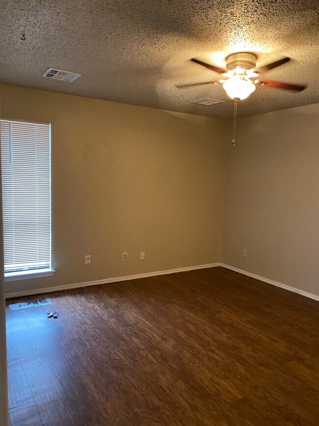 Building Photo - 12602 Abbotts Way