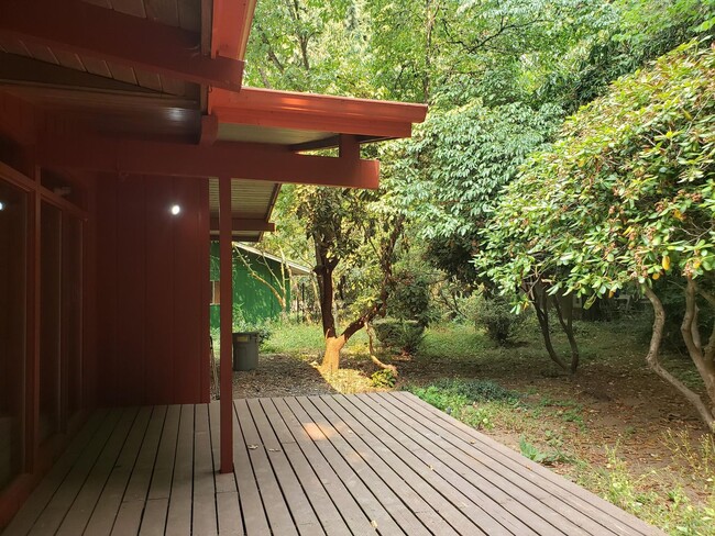 Building Photo - Unique Two Story Home in the Lincoln Area - Available Now!