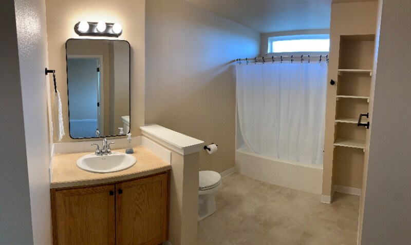 Building Photo - 712 Oakmont Rd