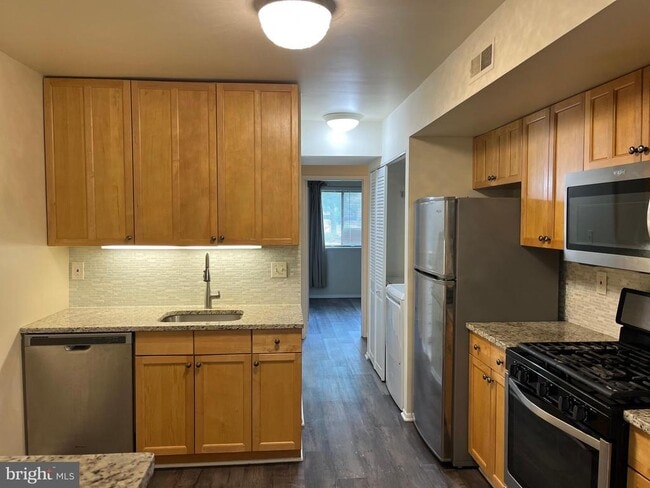 Building Photo - 2044 Royal Fern Ct