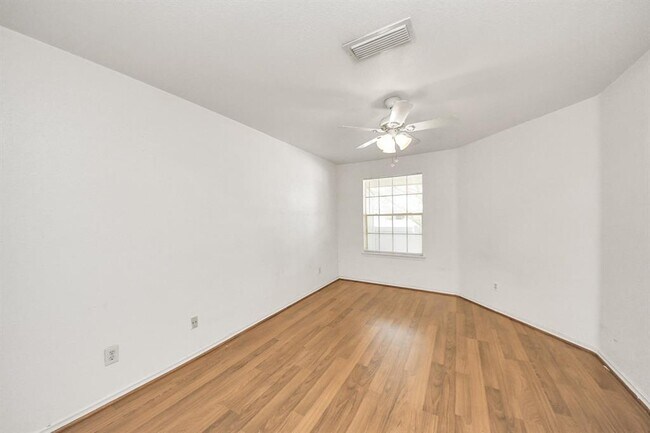 Building Photo - 10757 Braes Bend Dr