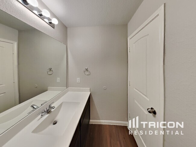 Building Photo - 7523 Merrylands Dr