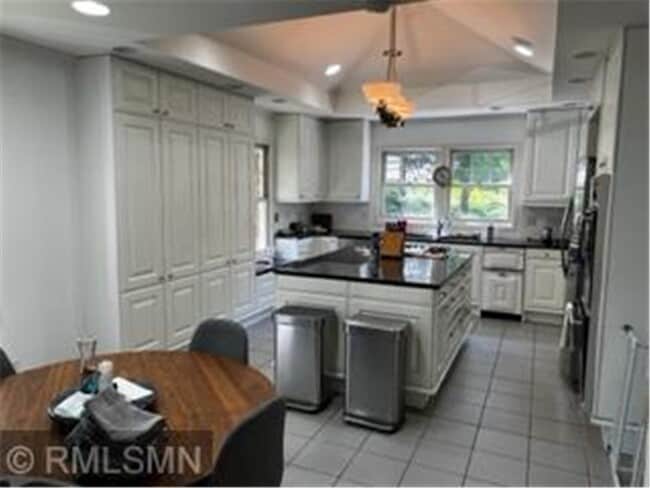 Building Photo - 25 S Deep Lake Rd