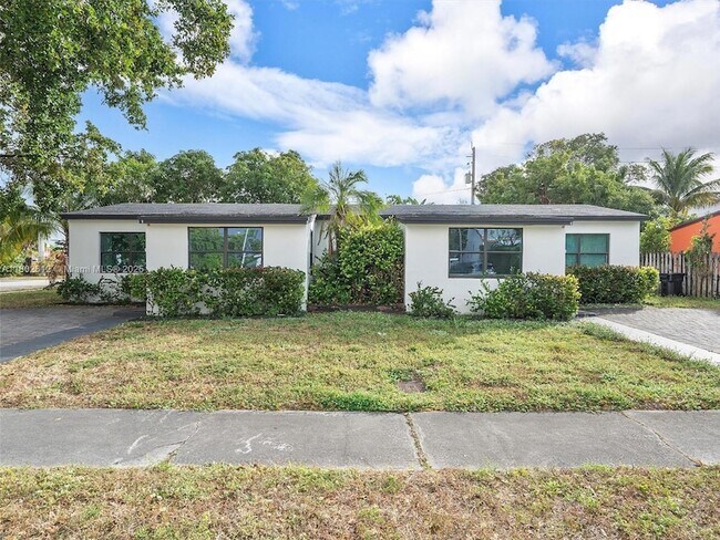 Building Photo - 300 SW 23rd St