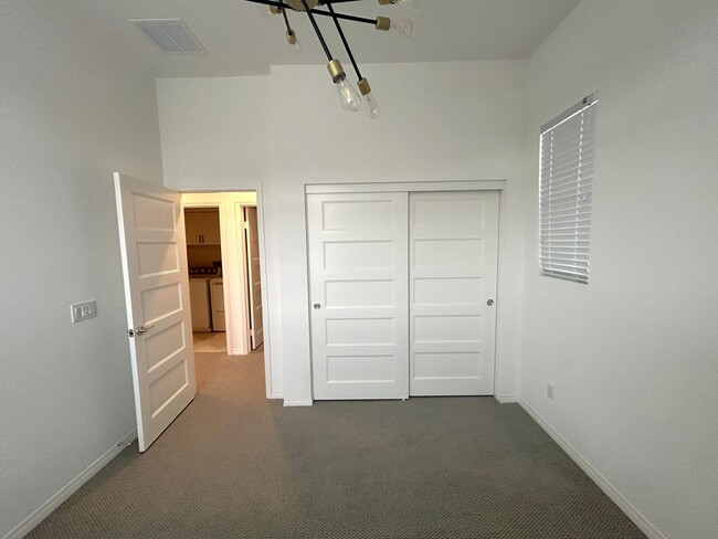 Building Photo - POWELL WAY UNIT 104 CORONA 92883  (3 BED / 2.5 BATH)