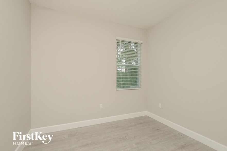 Building Photo - 542 Reading St SE