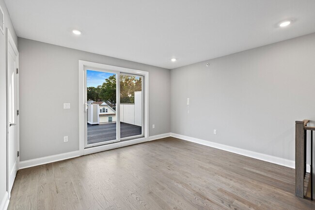 Building Photo - 57 Lincoln Ave