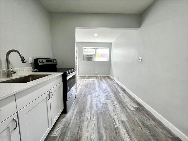 Building Photo - 808 NW 7th Terrace