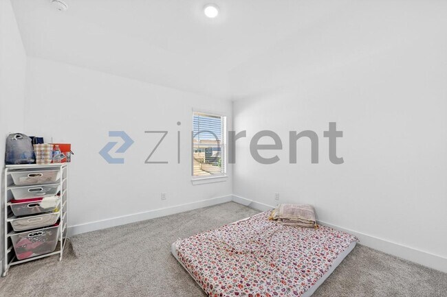 Building Photo - 3140 Eddington Dr