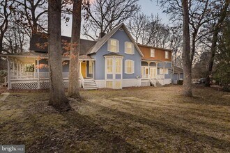 Building Photo - 206 Grove Ave