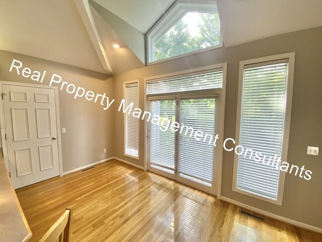 Building Photo - $1000 Move In Incentive on Lake Winnebago 3 Bedroom Home