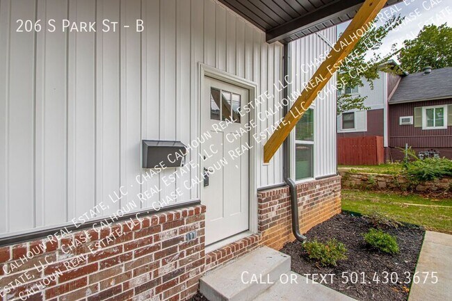 Building Photo - 206 S Park St