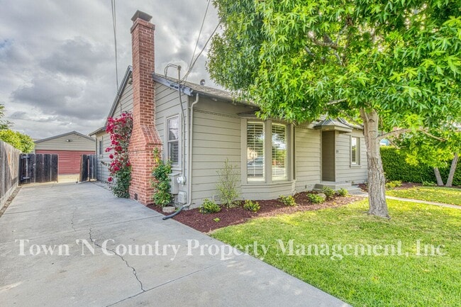 Building Photo - Charming 2BR/1BA Home in South Salinas!
