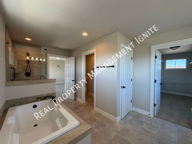 Building Photo - 2713 NE Black Oak Pl