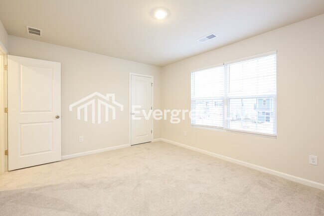 Building Photo - 2 Donemere Way