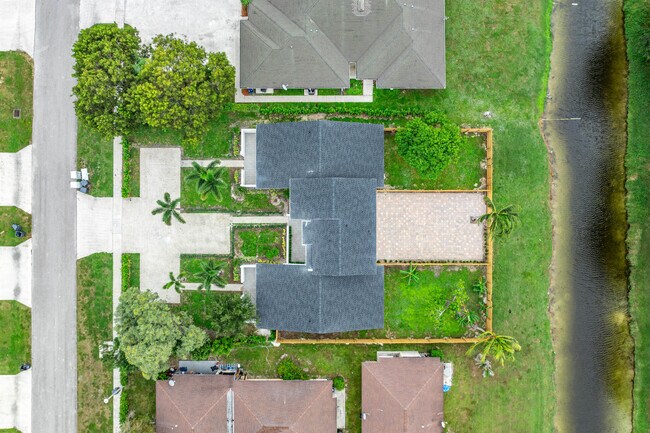 Building Photo - 1303 White Pine Dr