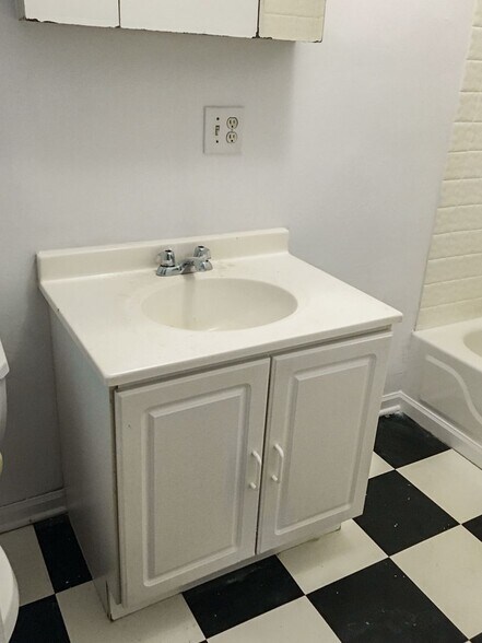 Building Photo - 1954 W Winona St