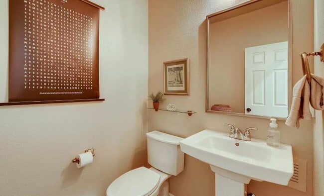 Building Photo - 7410 S Robertsdale Way