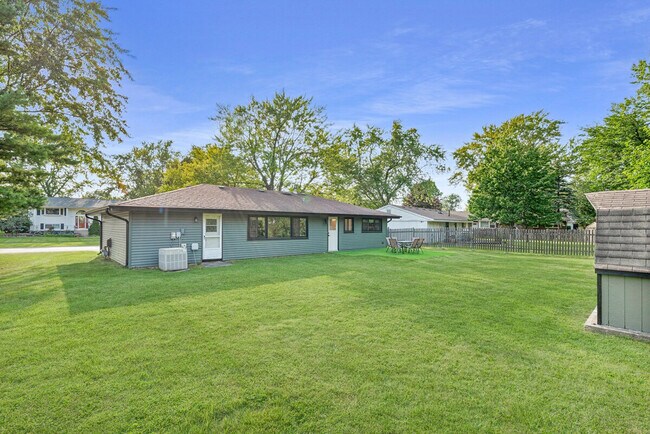 Building Photo - 908 Long Meadow Dr