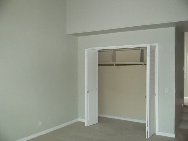 Building Photo - Home in The Bluffs overlooking American River