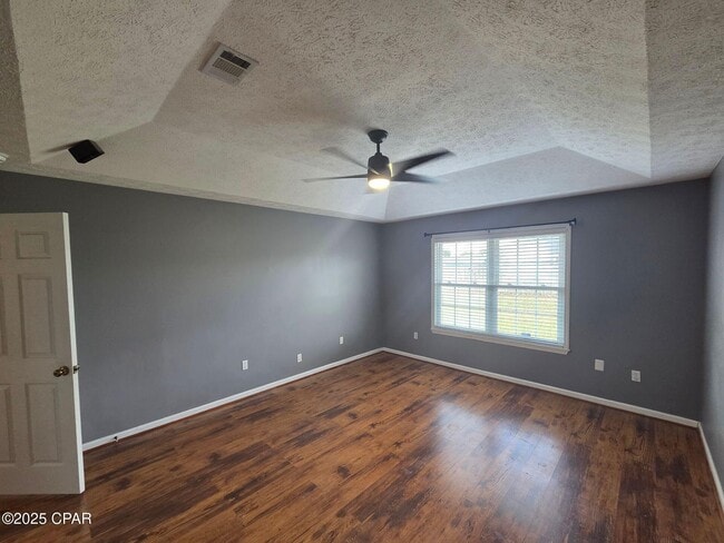 Building Photo - 5209 Hickory St