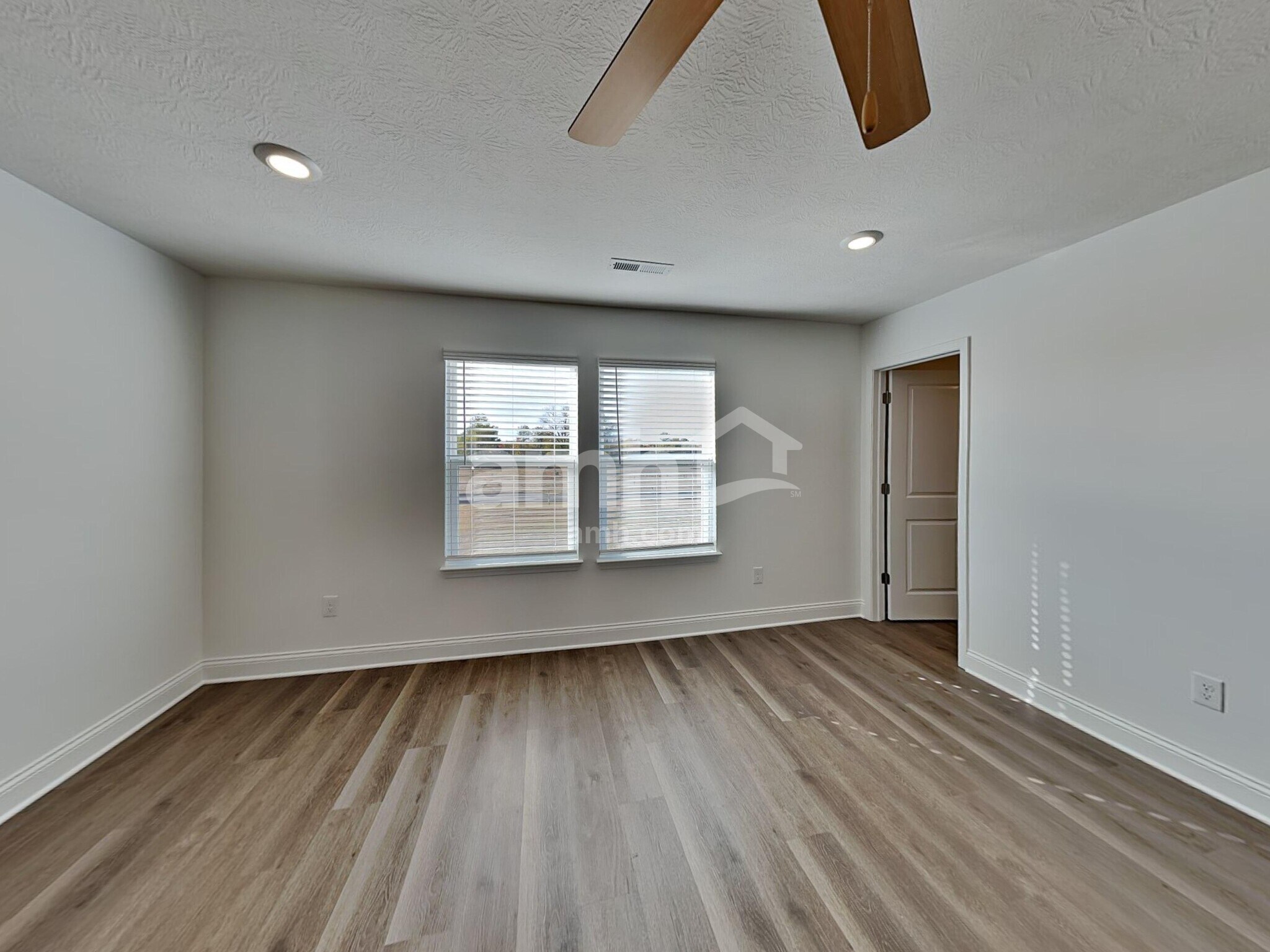 Building Photo - 9145 Henley Ave