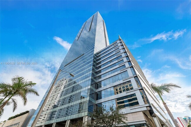 Building Photo - 1425 Brickell Ave