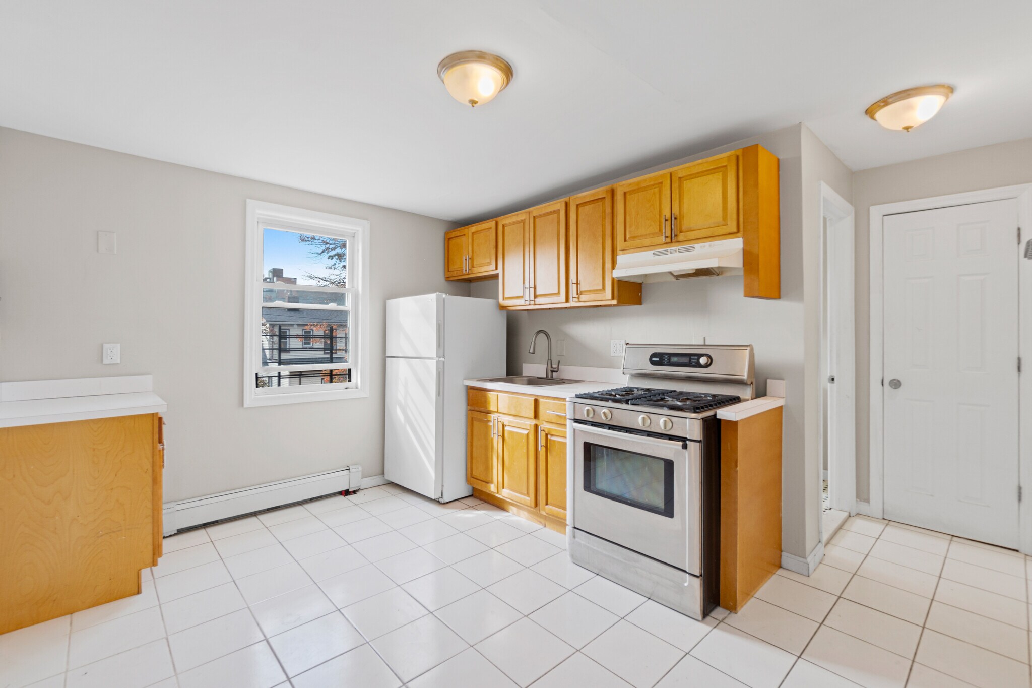 Building Photo - 170 Mapes Ave