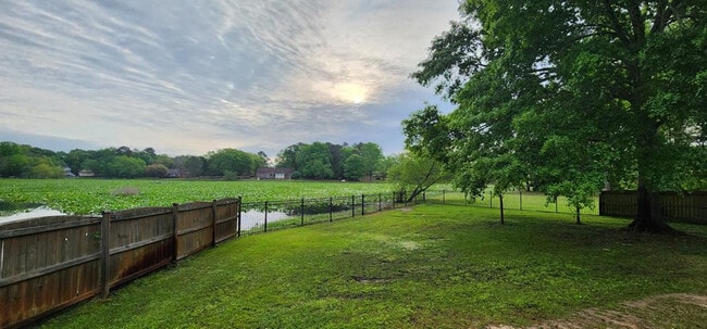 Building Photo - 1159 Shoreland Dr