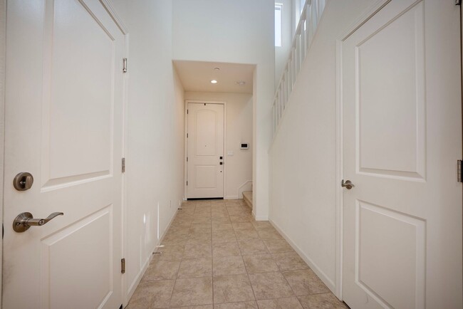 Building Photo - 1175 Dartmouth Cir