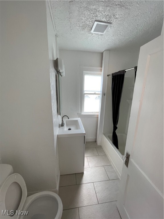 Building Photo - 10323 Linnet Ave