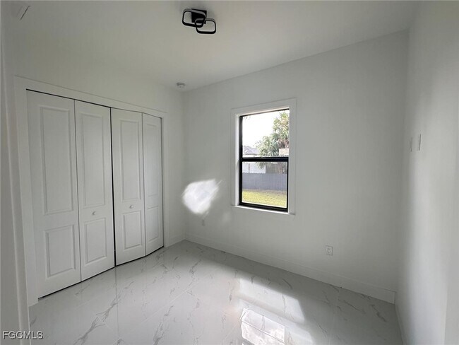 Building Photo - 1214 Cherry St E